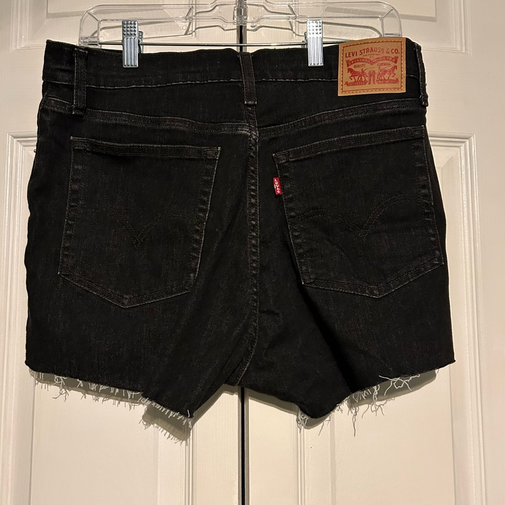 Levi’s Black Denim Women's Cut off Shorts NWOT - Picture 2 of 3